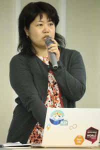 講演する内山さんの写真