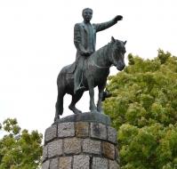 榎本公園の榎本武揚像の写真