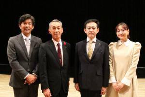 4人の集合写真