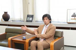 ヒロ福地さんが話している様子