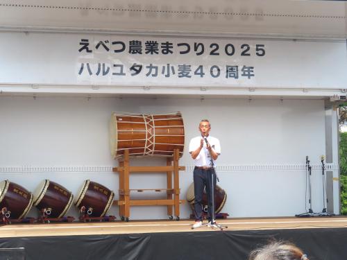 市長が挨拶する様子