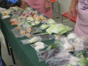 野菜計量体験の様子