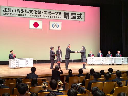 贈呈式の様子