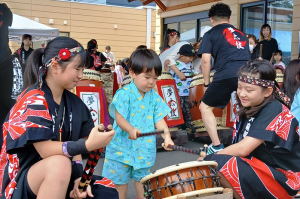ココルクえべつでこども盆踊りが開催　①和太鼓体験